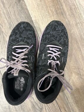 Brooks Women's Black and Light Purple Running Sneakers